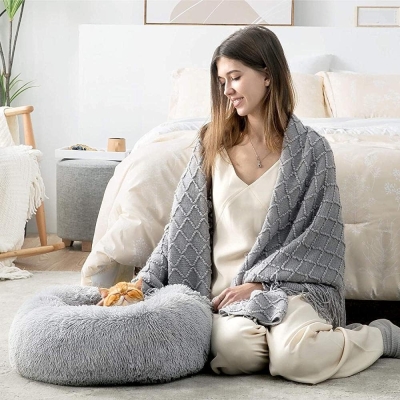Cama antiestrés para gato y perro pequeño Bedsure de felpa lavable gris 50cm